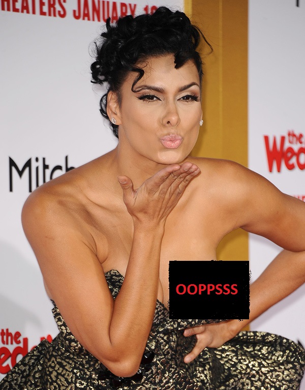 derek weichlein recommends chrissy teigen dress malfunction uncensored pic