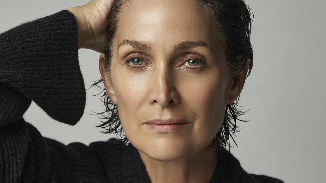 christian comoda recommends carrie anne moss butt pic
