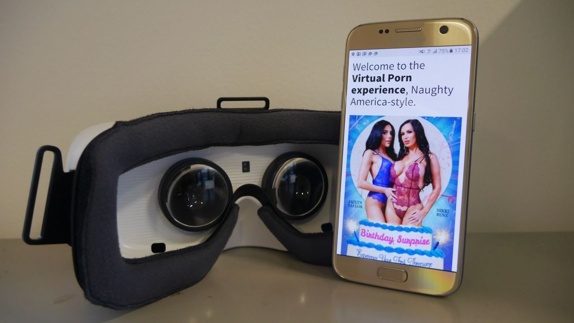 austin rutkowski share virtual reality porn smartphone photos