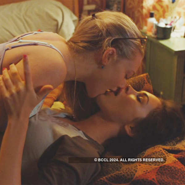 betsi baker recommends scarlett johansson lesbian kiss pic