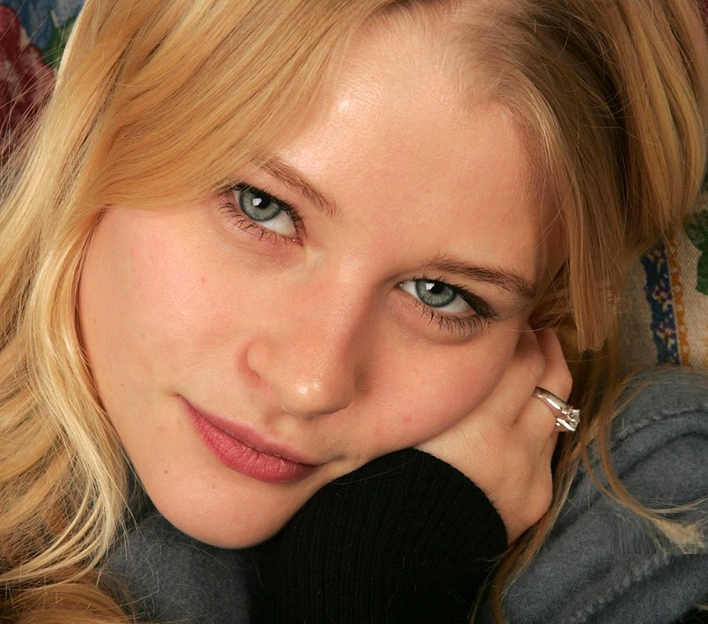 cassie caley recommends emilie de ravin blonde pic