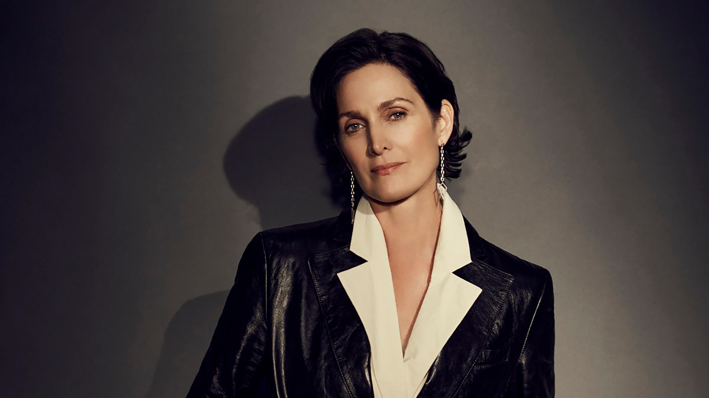 carrie anne moss hot