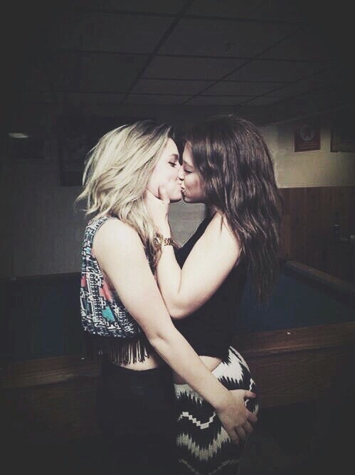 bea laugo add tumblr lesbian kissing photo
