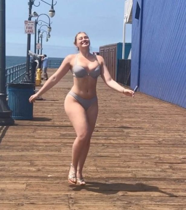 colleen stinson recommends Iskra Lawrence Cameltoe