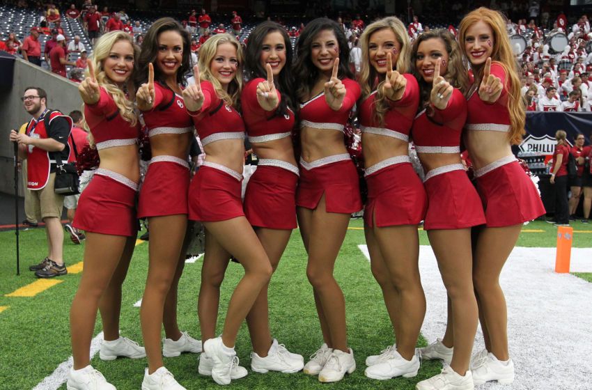 Best Looking College Cheerleaders footsie babes