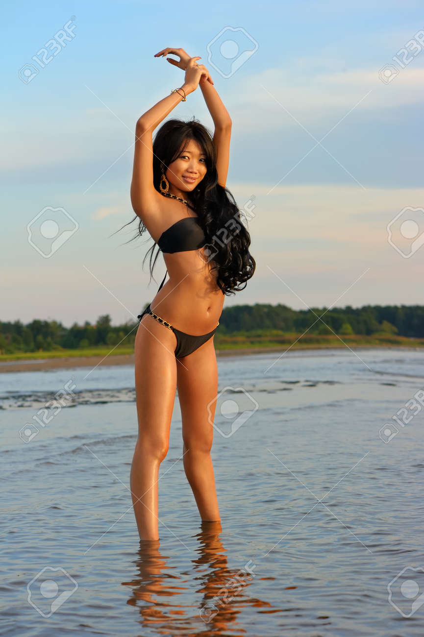 Asian Babes In Bikinis a twunk