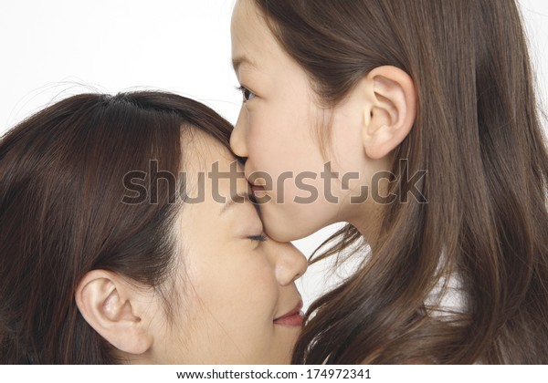 Japanese Girls Kissing Videos latinas michelle