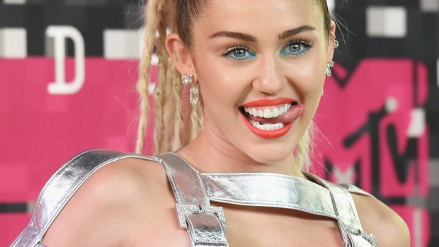 christian bruns recommends miley cyrus small boobs pic