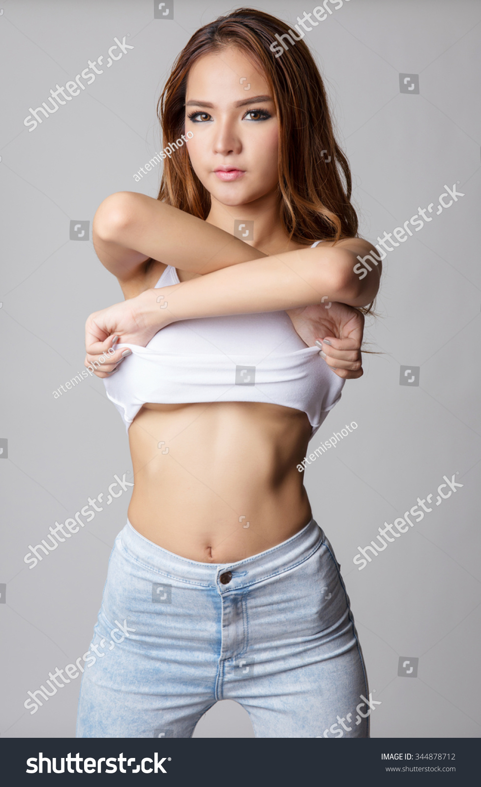 Girl Lifting Her Shirt redhead pussy