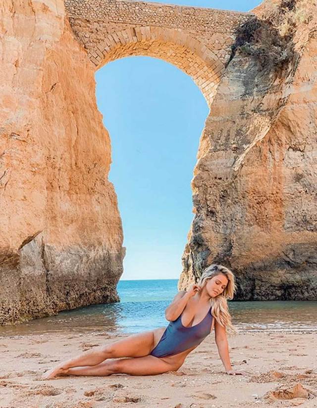 delphine cratus recommends posing nude on beach rocks porn pic