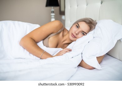 alao segun recommends blonde babe in bed pic