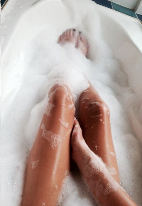 dan mass recommends legs in bubble bath pic