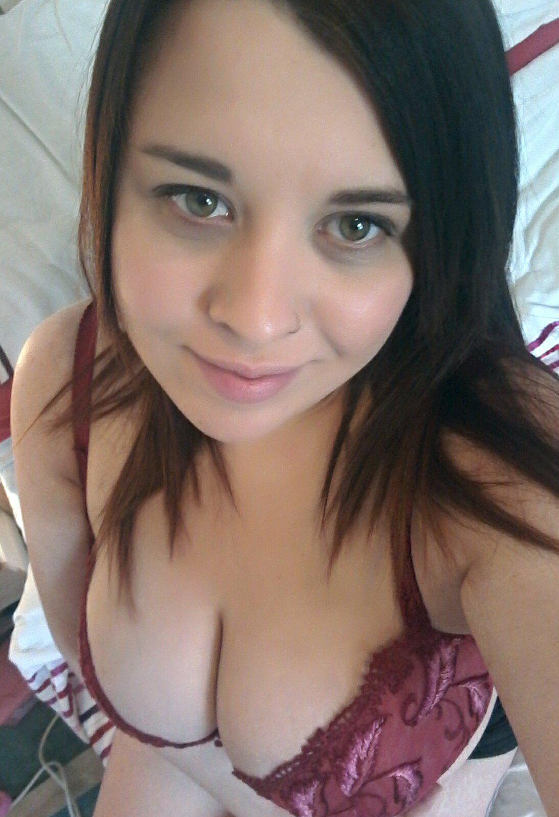 diane st cyr share young boobs selfie photos