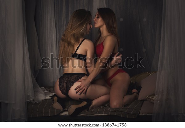 artemio bay recommends Hot Lesbians Making Out In Bed