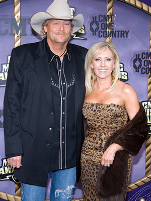akram mohamed recommends Alan Jackson Wife Pics