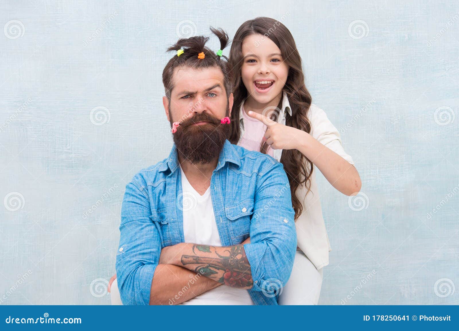 caitlin busby share daddy with cute daughter beautiful hair photos