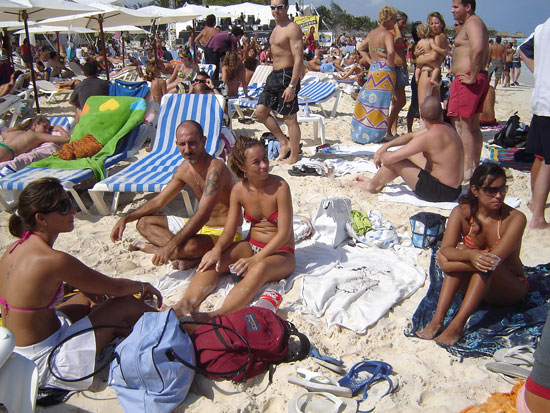 dexter jayubo recommends playa del carmen nudist beach pic