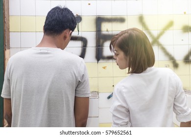 aaron coryell share men and women peeing photos