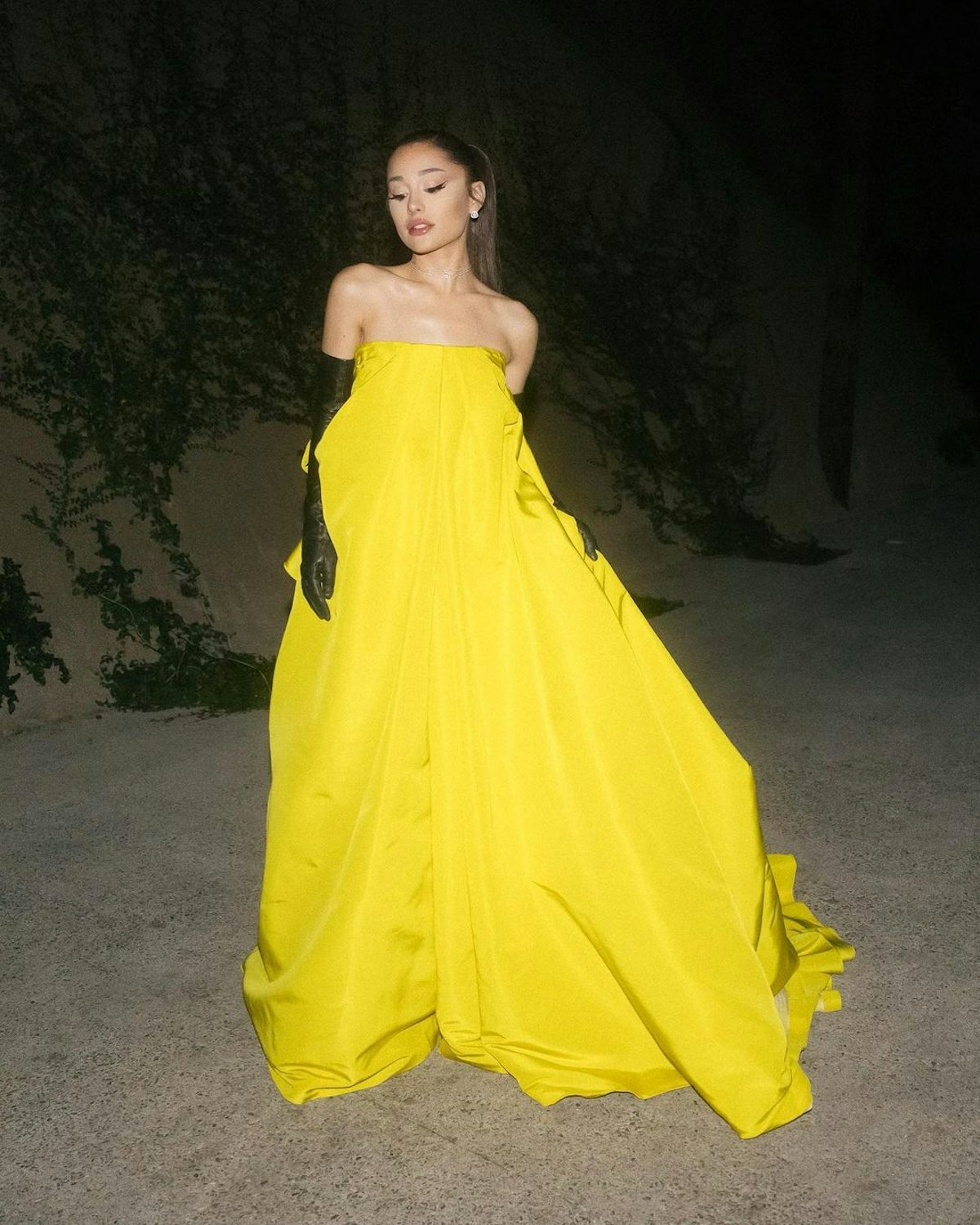 cj farley recommends Ariana Grande Yellow Dress