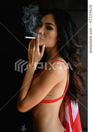 darren challenger share sexy smoking women videos photos