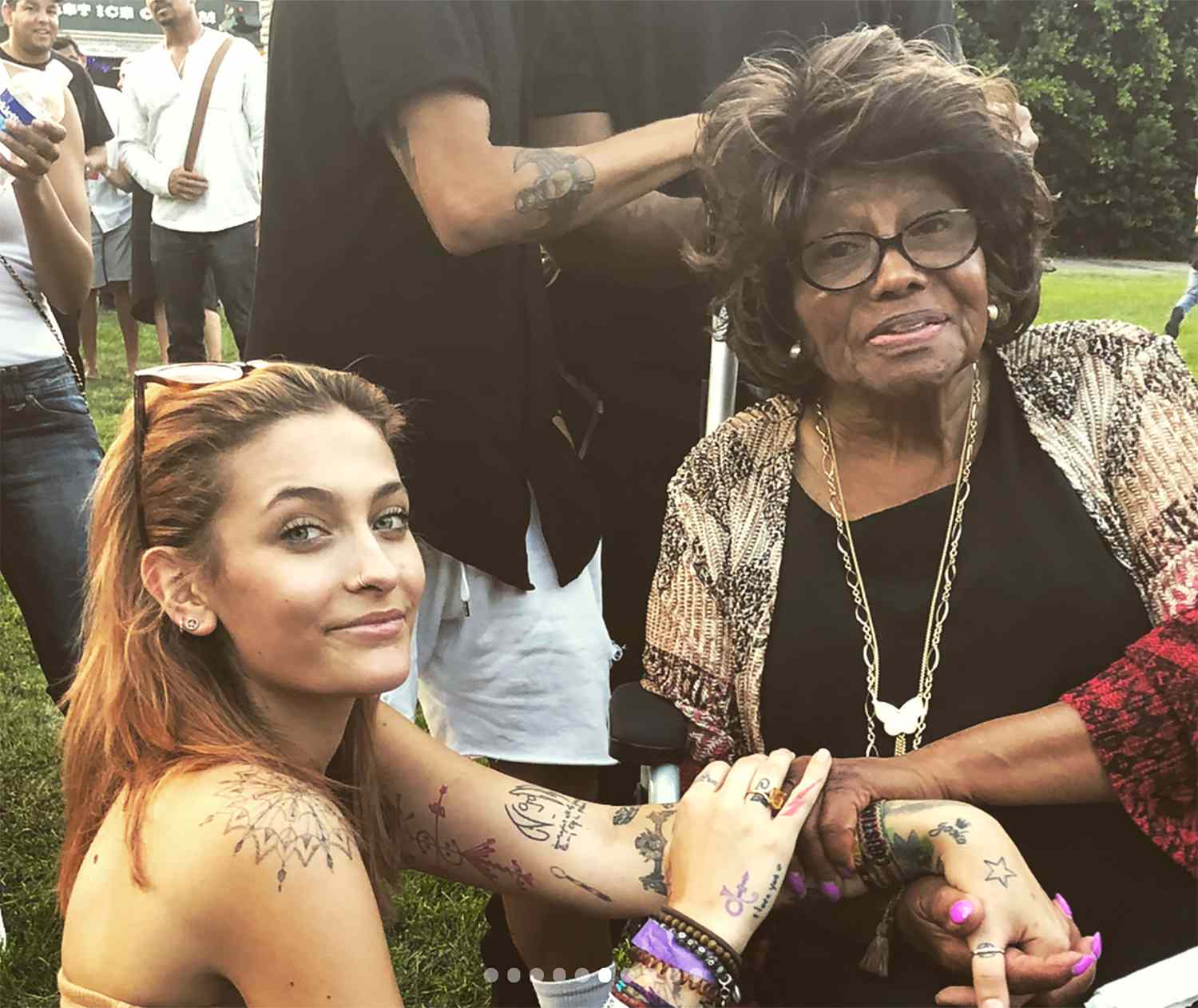 apple feliciano share paris jackson butt photos