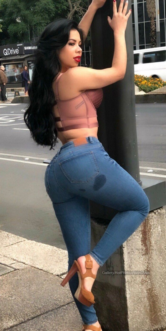 Best of Thick girl in jeans
