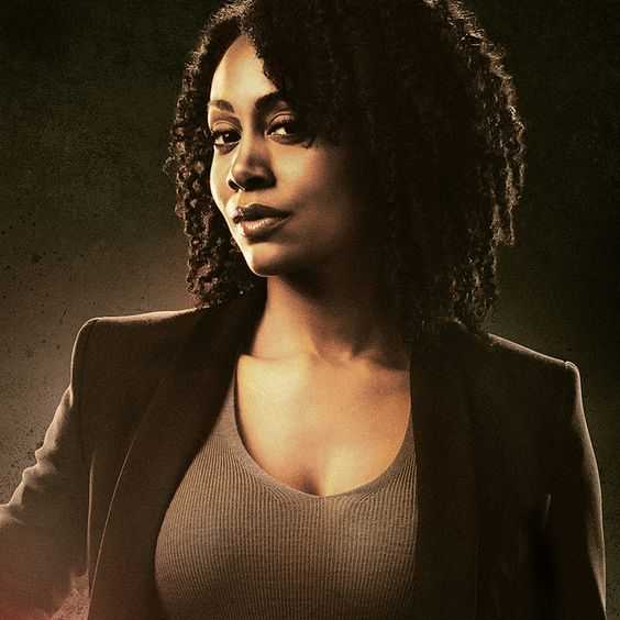 dorita van loggenberg recommends simone missick side boob pic