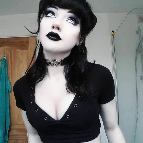 chad myler recommends sexy goth chick pic