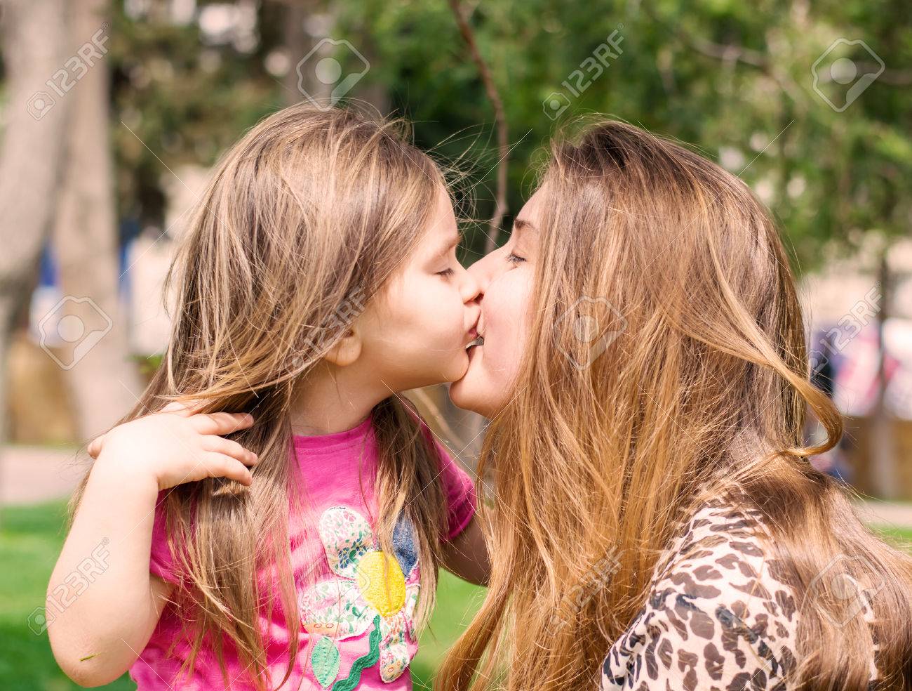 annie yeghiguian recommends real mom daughter kissing pic