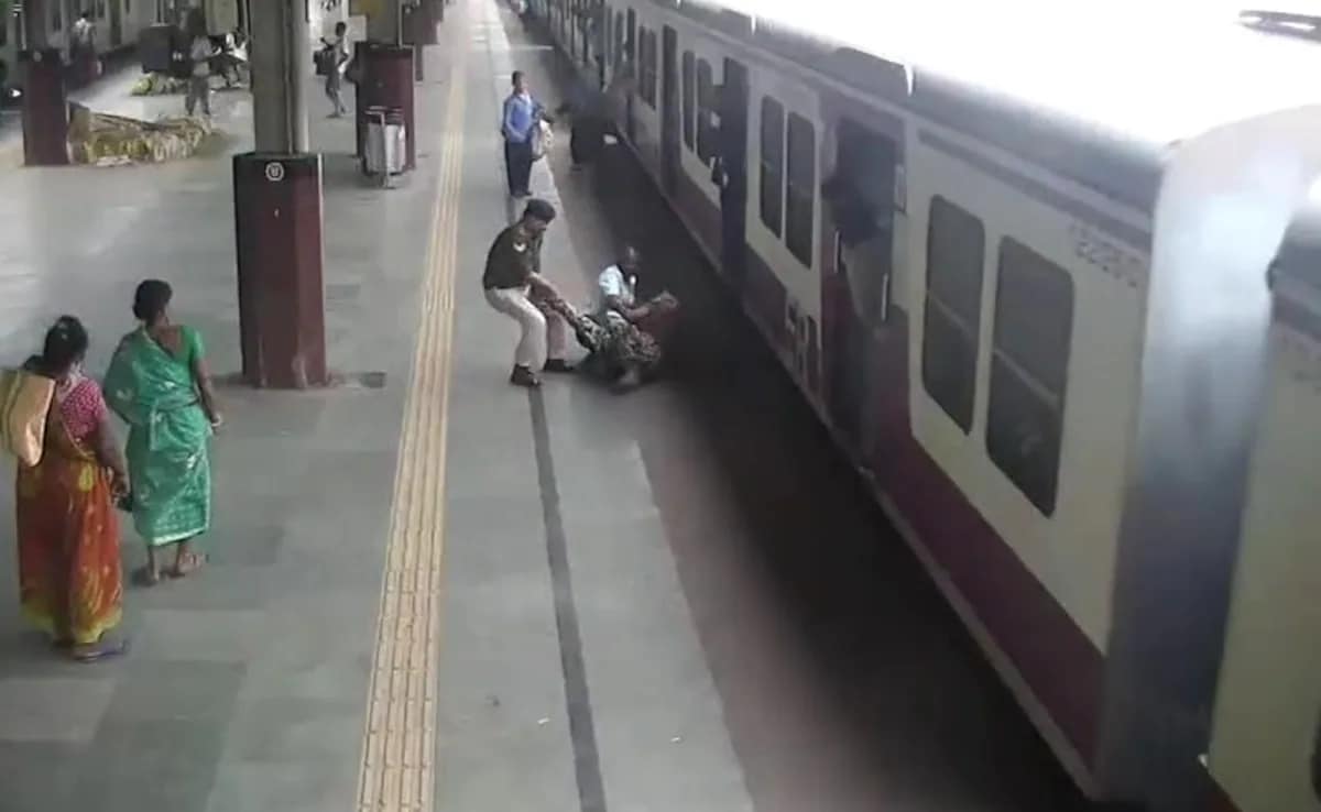 Pulling A Train On Her penis fucking