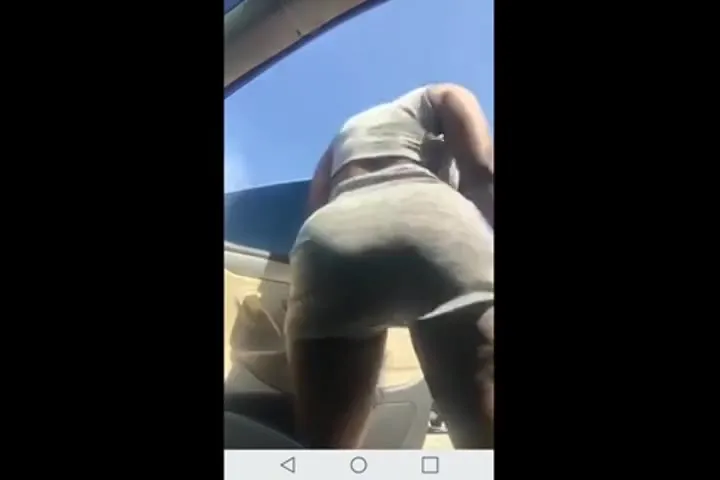 ebony twerking no panties