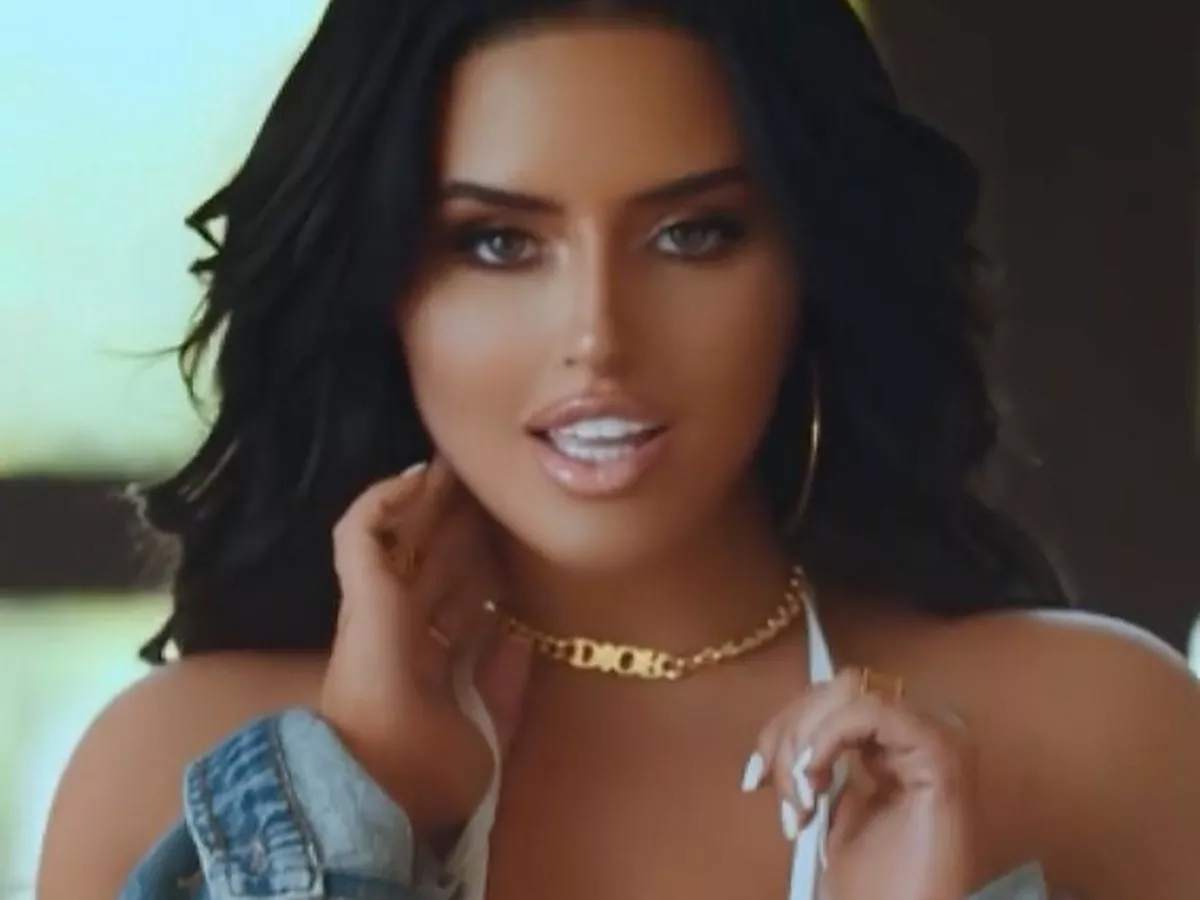 amber wiles recommends abigail ratchford nude images pic