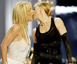 deshawn henderson recommends Britney Spears Lesbian Kiss