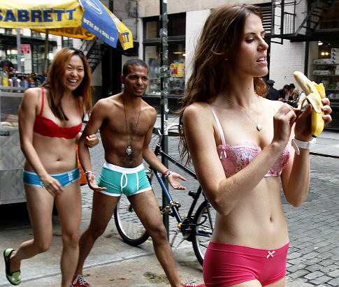 camille warren share girls in underwear in public photos
