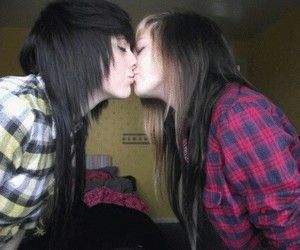 aurielle sandelier share hot emo girls kissing photos