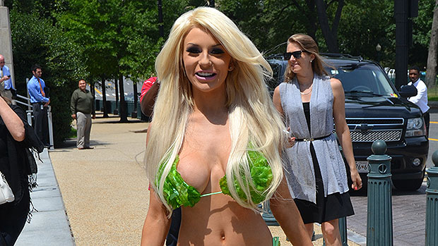 charles macon recommends Courtney Stodden Bikini Malfunction