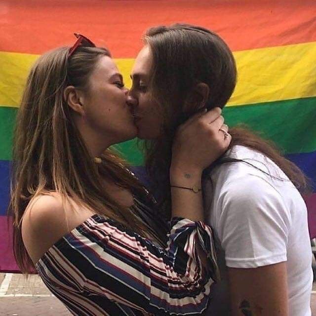 Best of Tumblr lesbian kissing