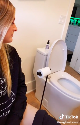girls pooping on a toilet bowl cam