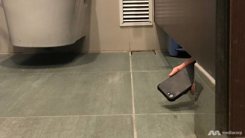 spy under bathroom door