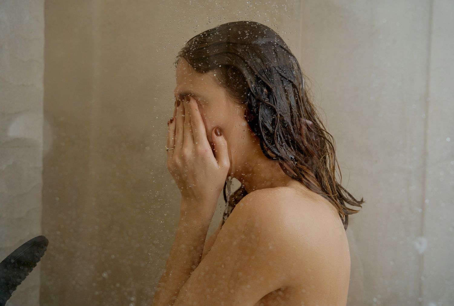 amanda unser share watch girl in shower photos