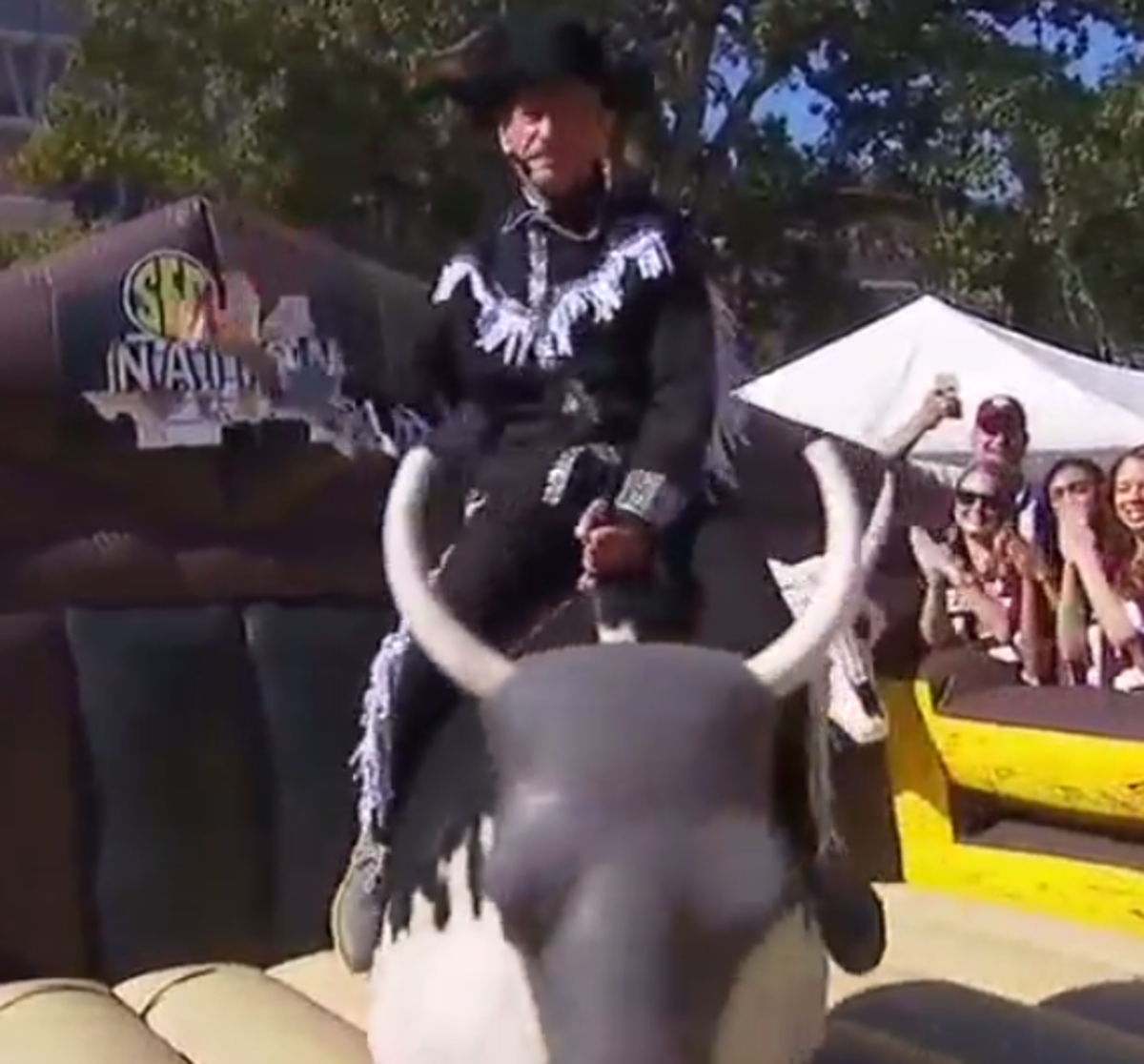 amelia schlebusch recommends Mechanical Bull Riding Videos