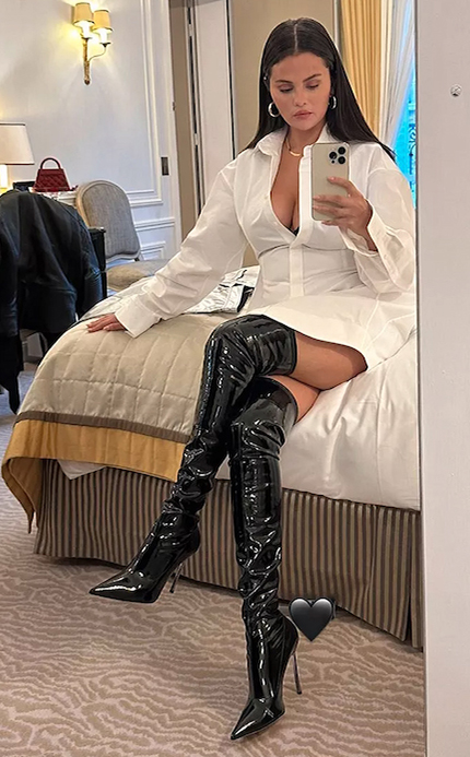 chris eye share sexy leather boots photos
