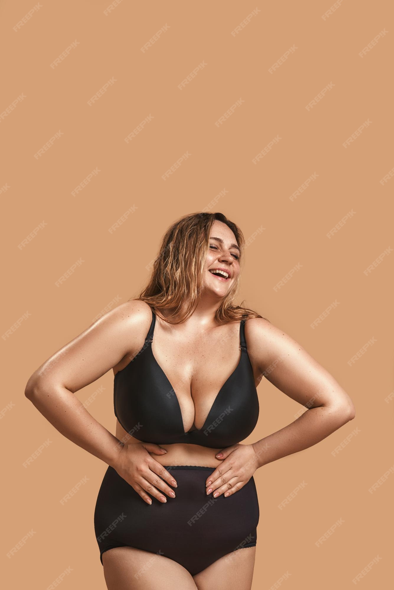 charlotte herbert recommends Plump Women In Lingerie