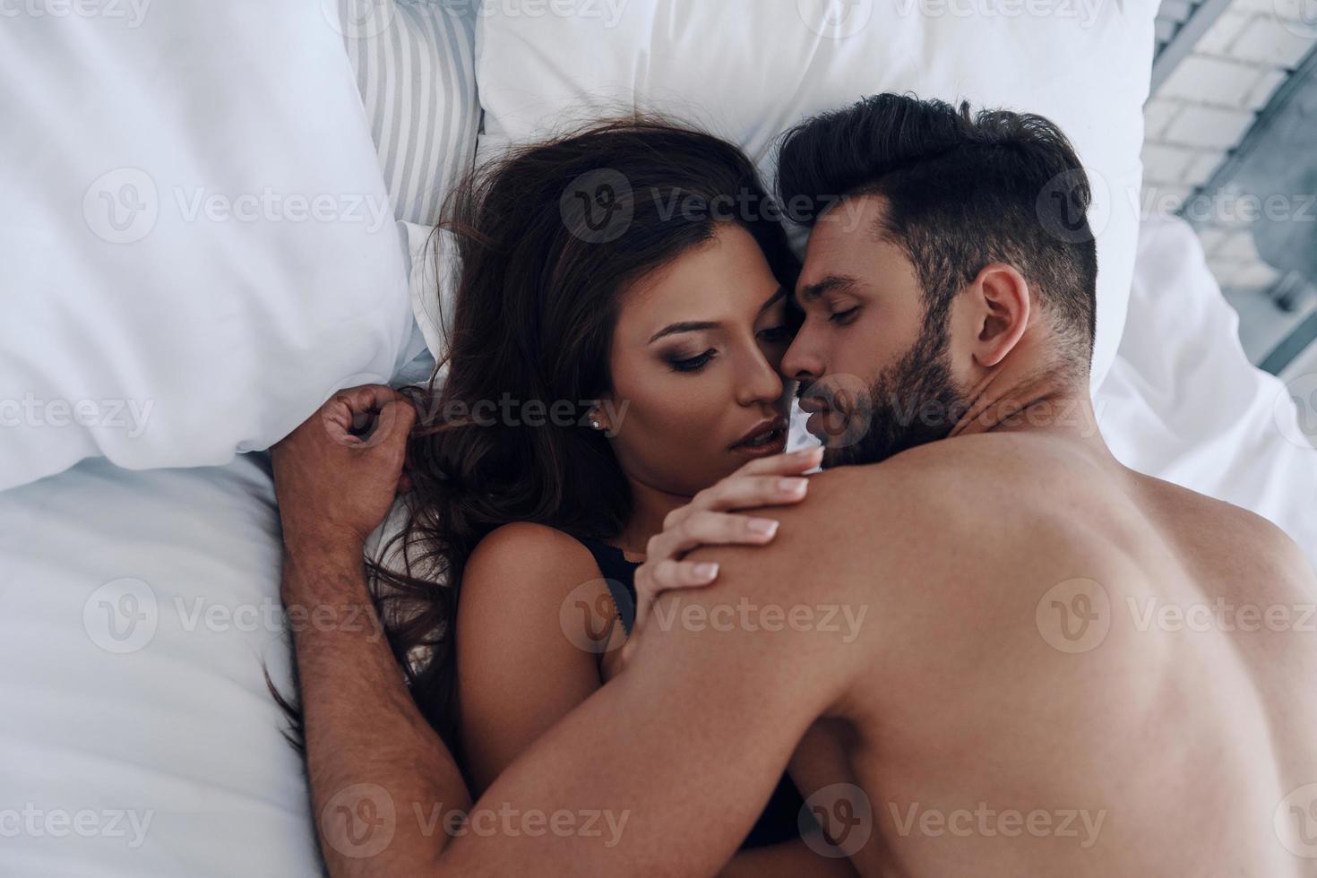 christian cadiente recommends sexy couples making love pic
