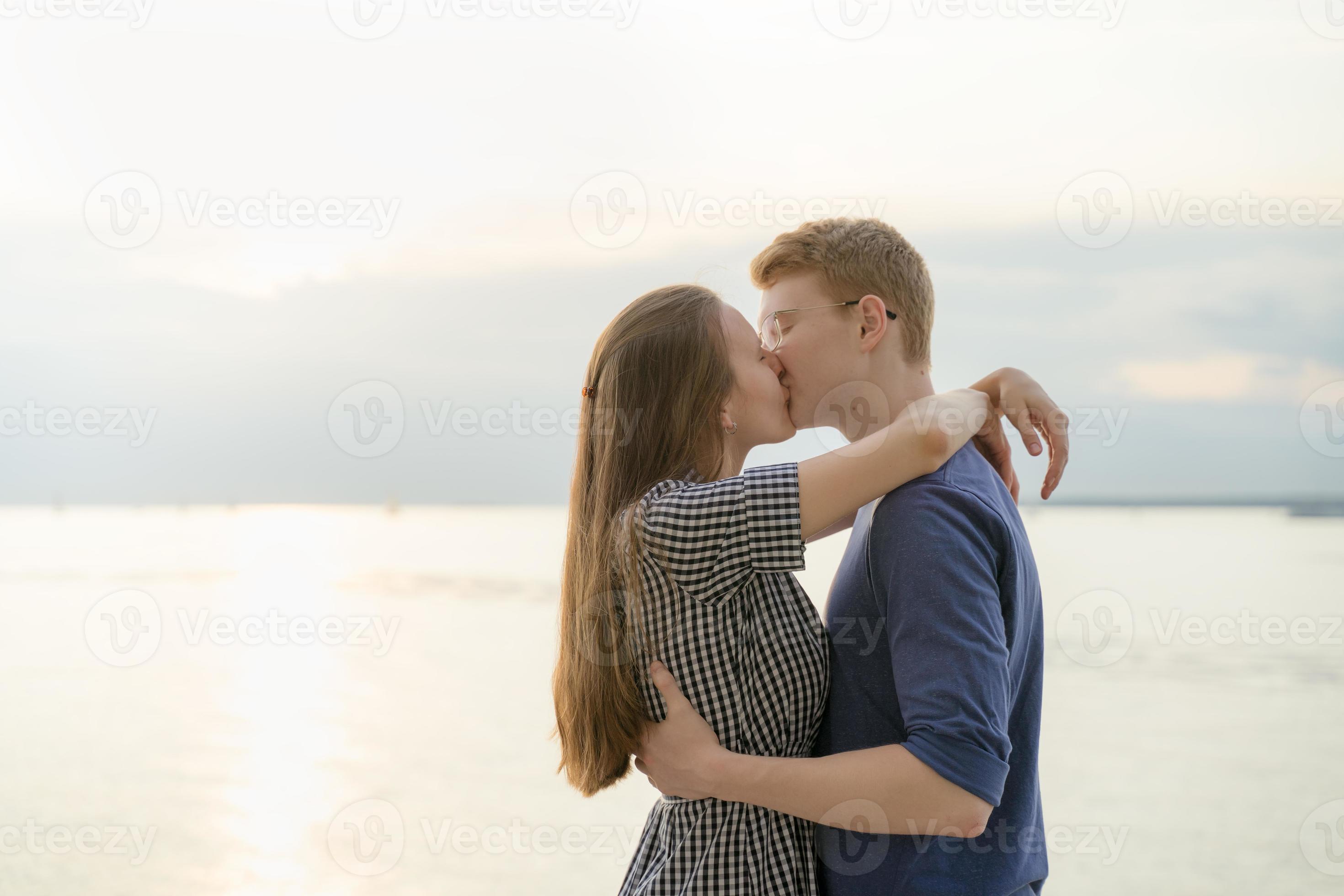 david vriendts share teen couples kissing photos