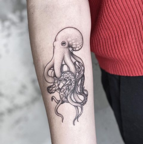 woman with octopus tattoo
