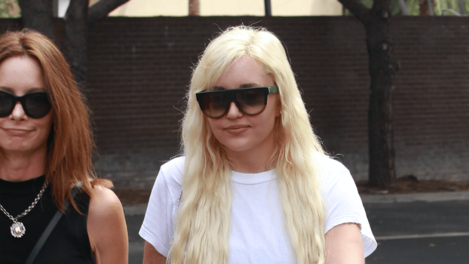 amanda bynes wardrobe malfunction