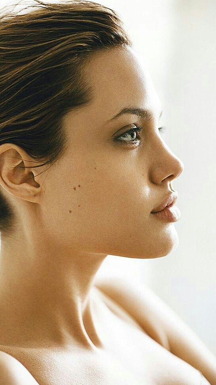 carolina ibanez recommends Angelina Jolie Side View