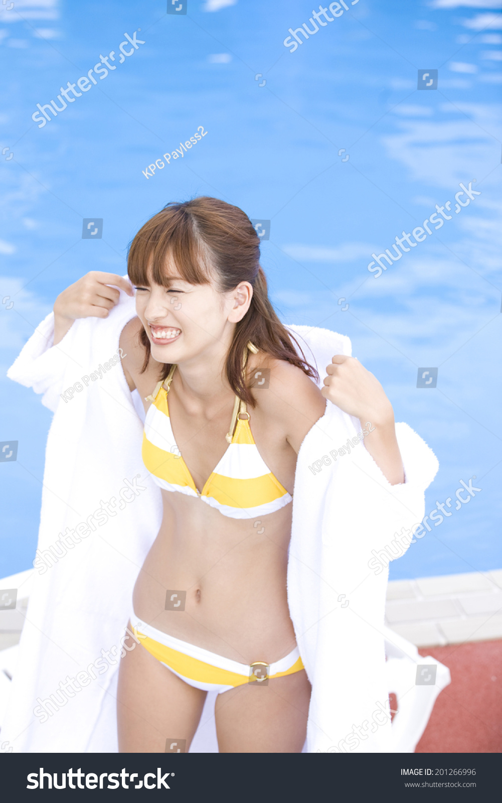 bob okeefe recommends Girl Takes Off Bathing Suit