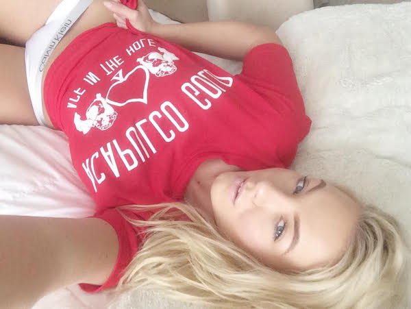 clint beckett add sexy blonde selfie tumblr photo